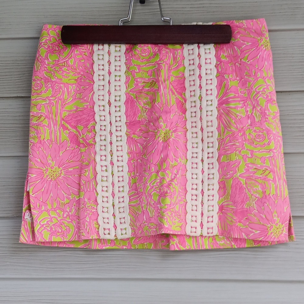 Lilly Pulitzer Adelaide Skorts in Daiquiri Pin Secret Garden, Embroidery - Picture 2 of 3